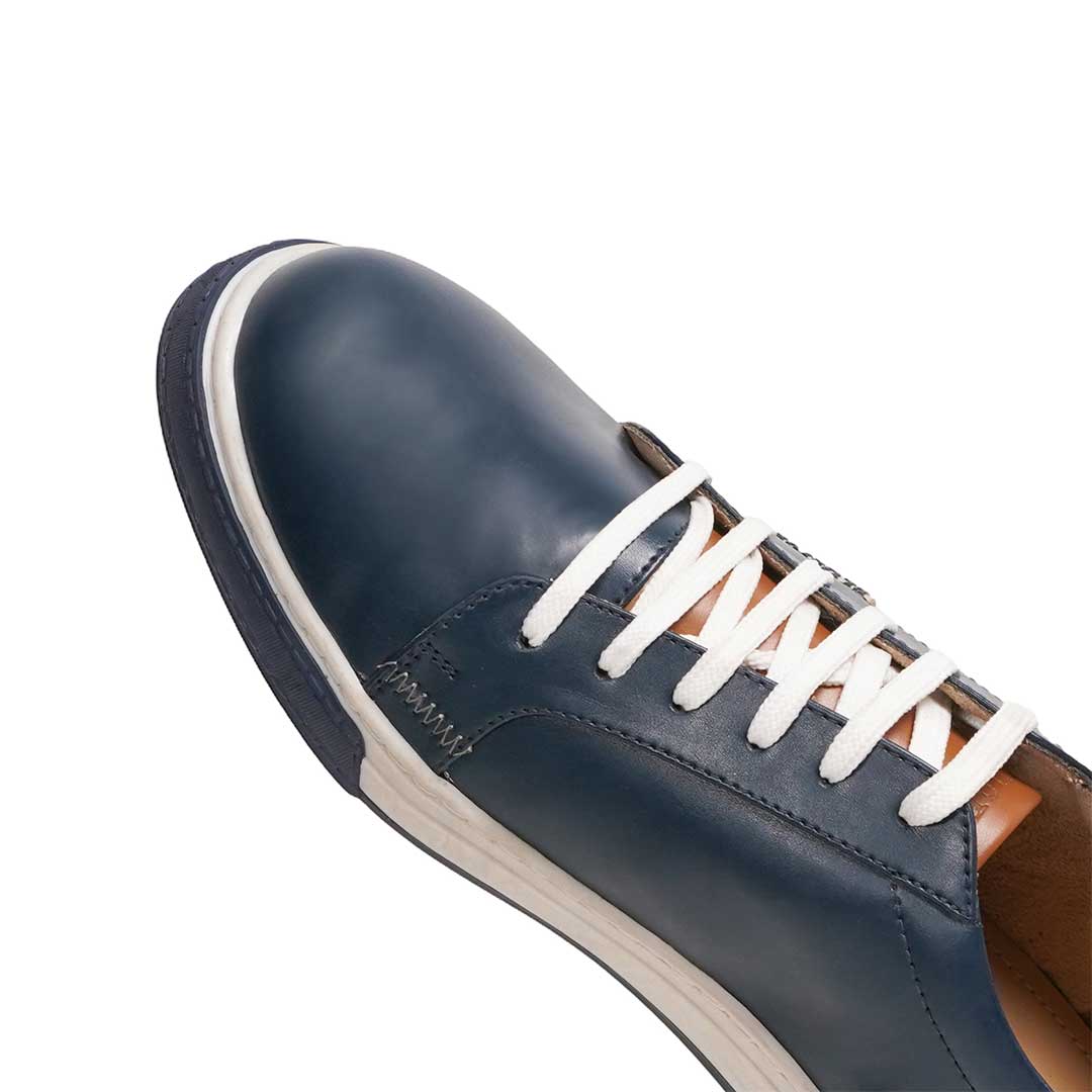 Minimalist sneakers featuring PU leather and supportive padded collars.